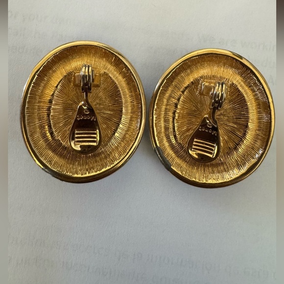 Vintage Monet Large Oval Clip-On Earrings Classic 80s Style - Picture 3 of 4
